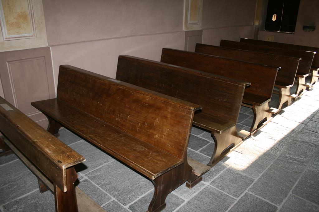 Panche e sedie-1 Panche Santuario di Luciago-Armeno (NO)-1 Prima del restauro