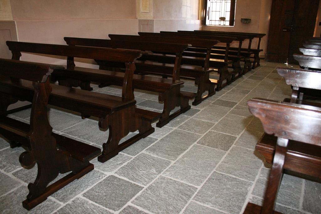 Panche e sedie-1 Panche Santuario di Luciago-Armeno (NO)-13 Dopo la modifica e il restauro